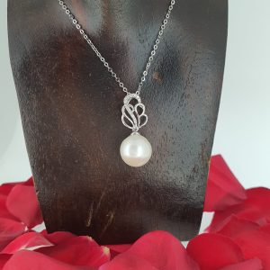 Diamond pearl Necklace